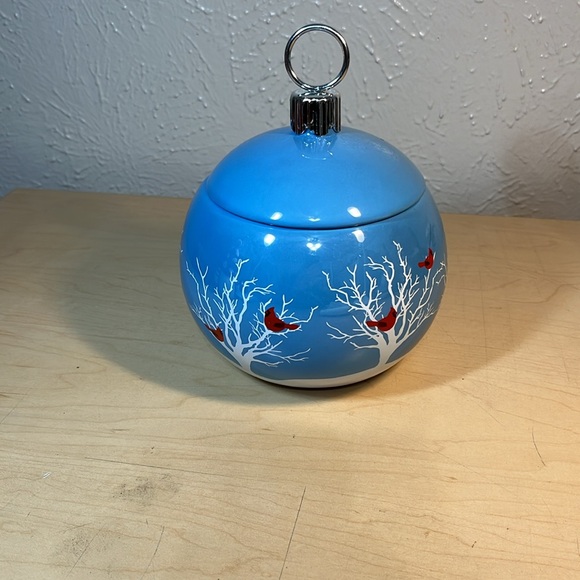 Cardinals in the snow candy dish 7 inches tall - Picture 5 of 5